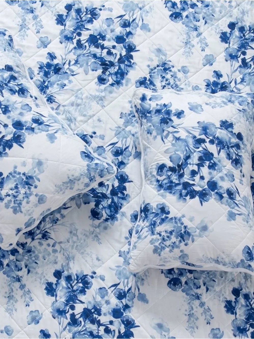Twin blue Floral Quilt